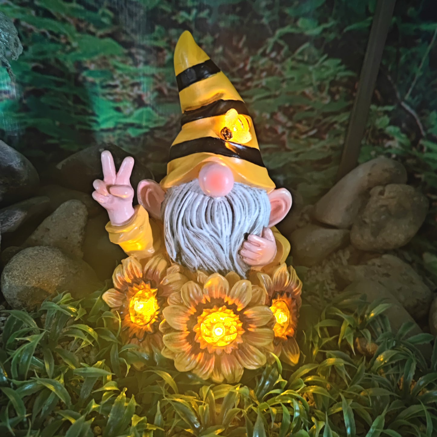 Garden Gnome Statues Summer Bee with Sunflower Funny Gnome Decoration with Solar LED Light