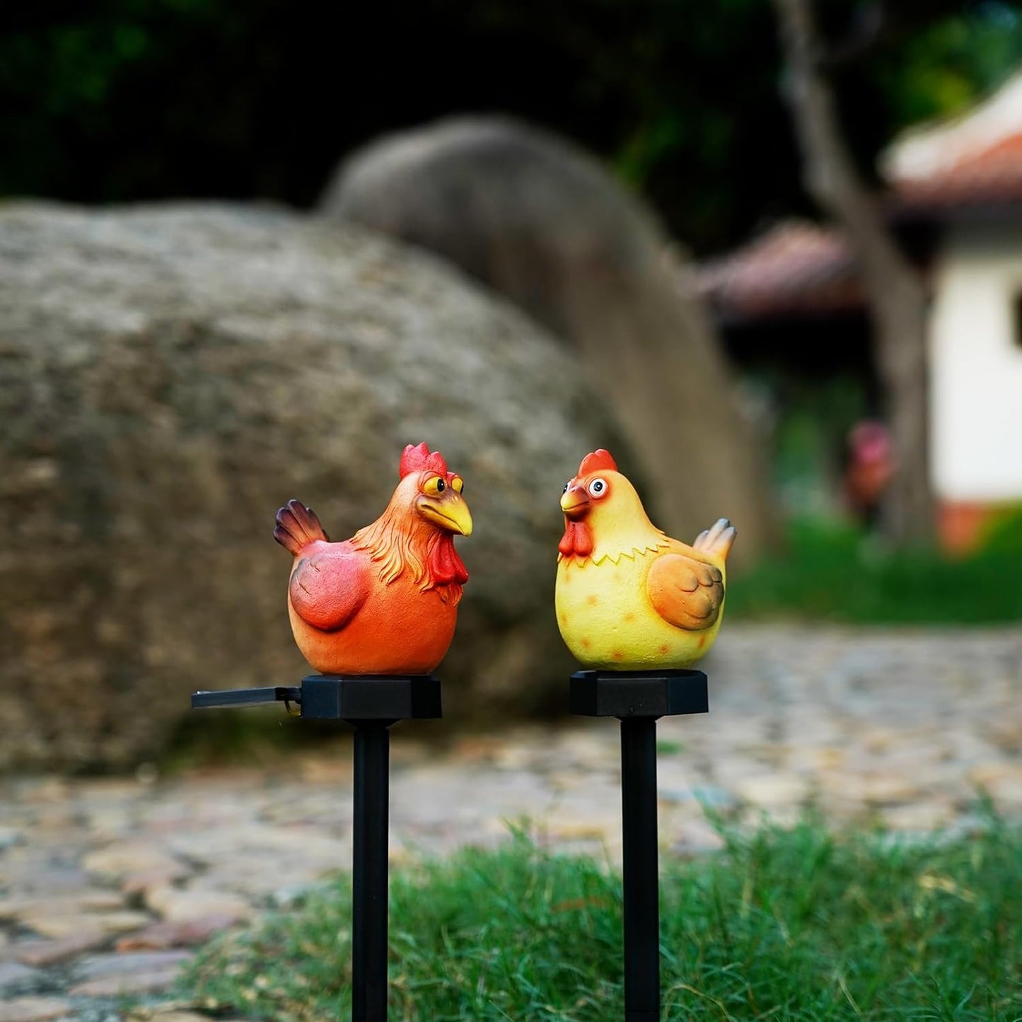 Joint Honglin Garden Solar Lights Cute Chicken Couple Pathway Stake Light Resin Rooster and Hen Decor, Outdoor Decorative Lights Waterproof for Walkway, Yard, Lawn, Patio or Courtyard