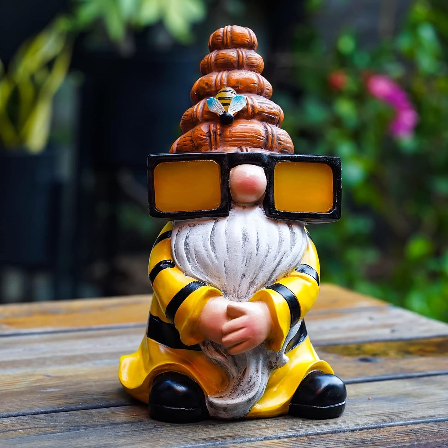 Joint Honglin Garden Gnome Sculptures & Statues Resin Bee Sunglasses Gnome with Solar LED Lights Outdoor Decoration