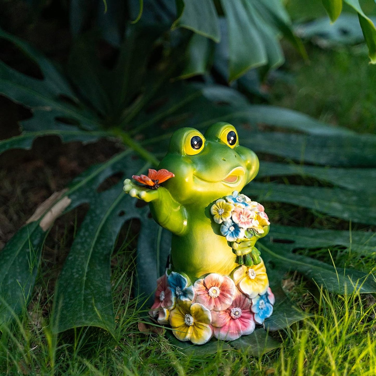 Joint Honglin Garden Animal Statues with Flowers Cute Funny Frog Outdoor Solar Light Statues and Sculptures for Yard